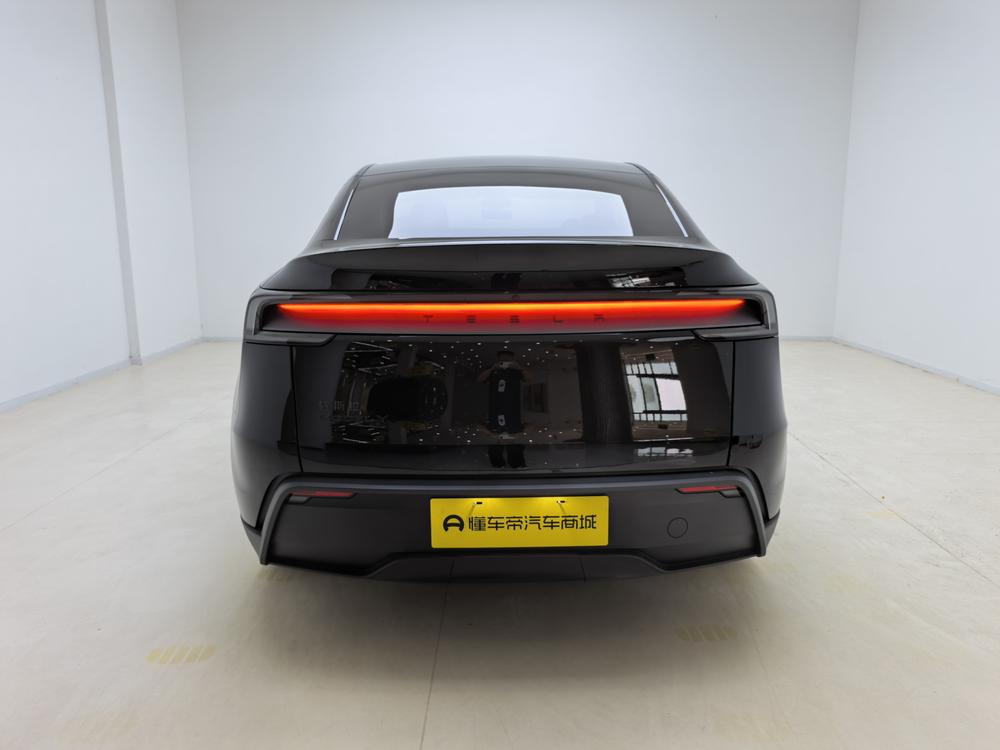 Tesla Model Y 2026 #6 Tesla Model Y 2026 car image #6