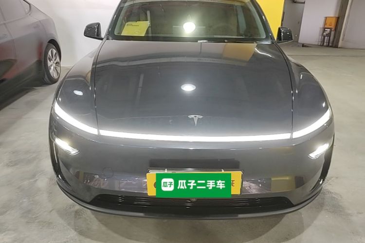 Tesla Model Y 2025 car image #3