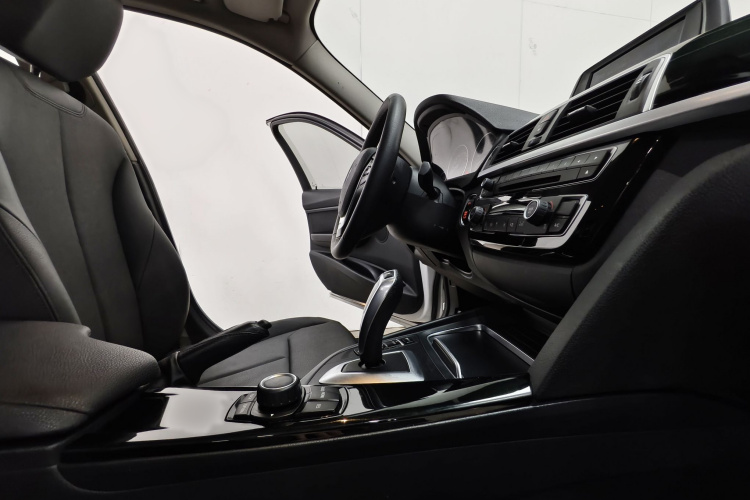 BMW 3 Series 2017 #17 BMW 3 Series 2017 car image #17