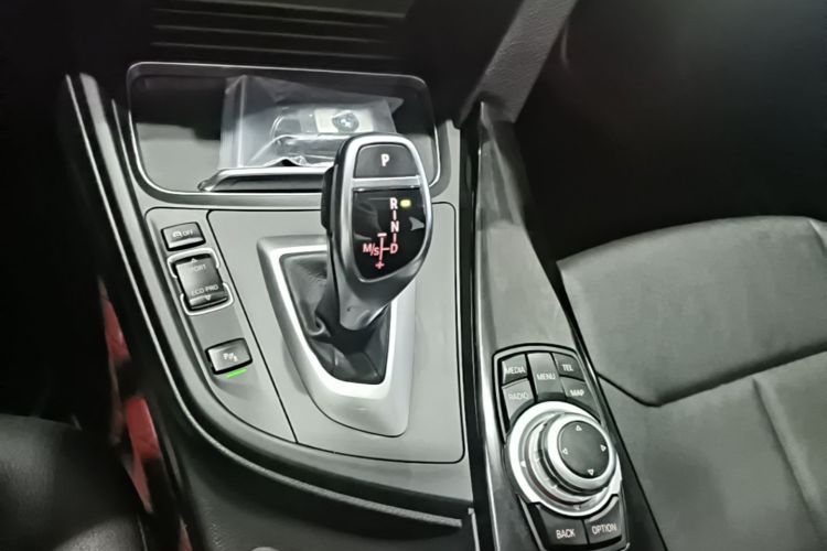 BMW 3 Series 2017 #14 BMW 3 Series 2017 car image #14