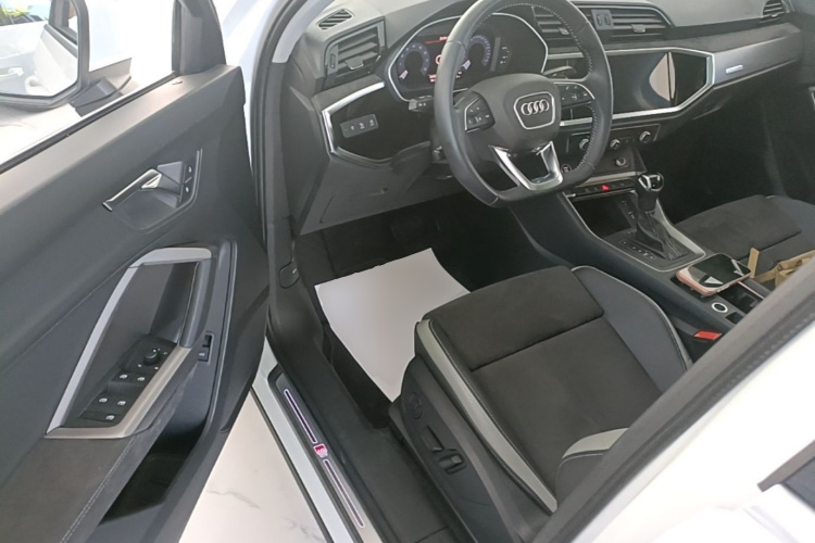 Audi Q3 2021 #16 Audi Q3 2021 car image #16