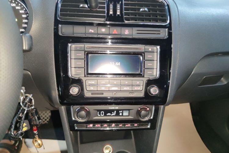 Volkswagen Polo 2016 #13 Volkswagen Polo 2016 car image #13