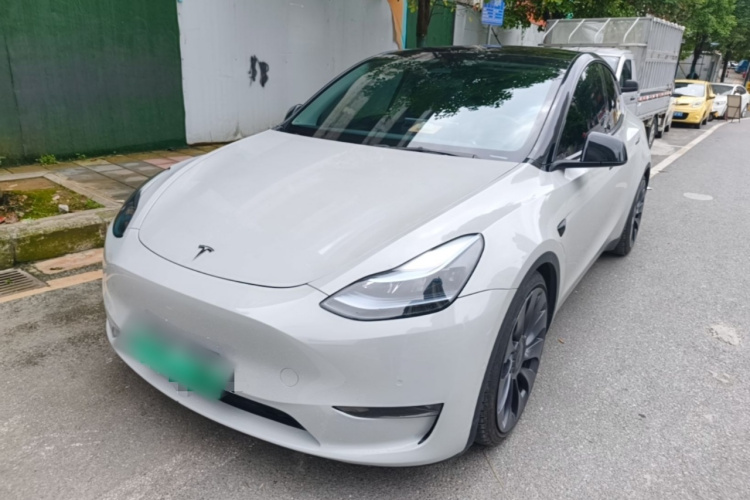 Tesla Model Y 2021 car image #2