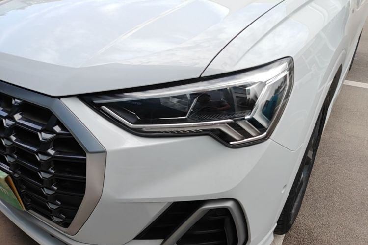 Audi Q3 2021 car image #23