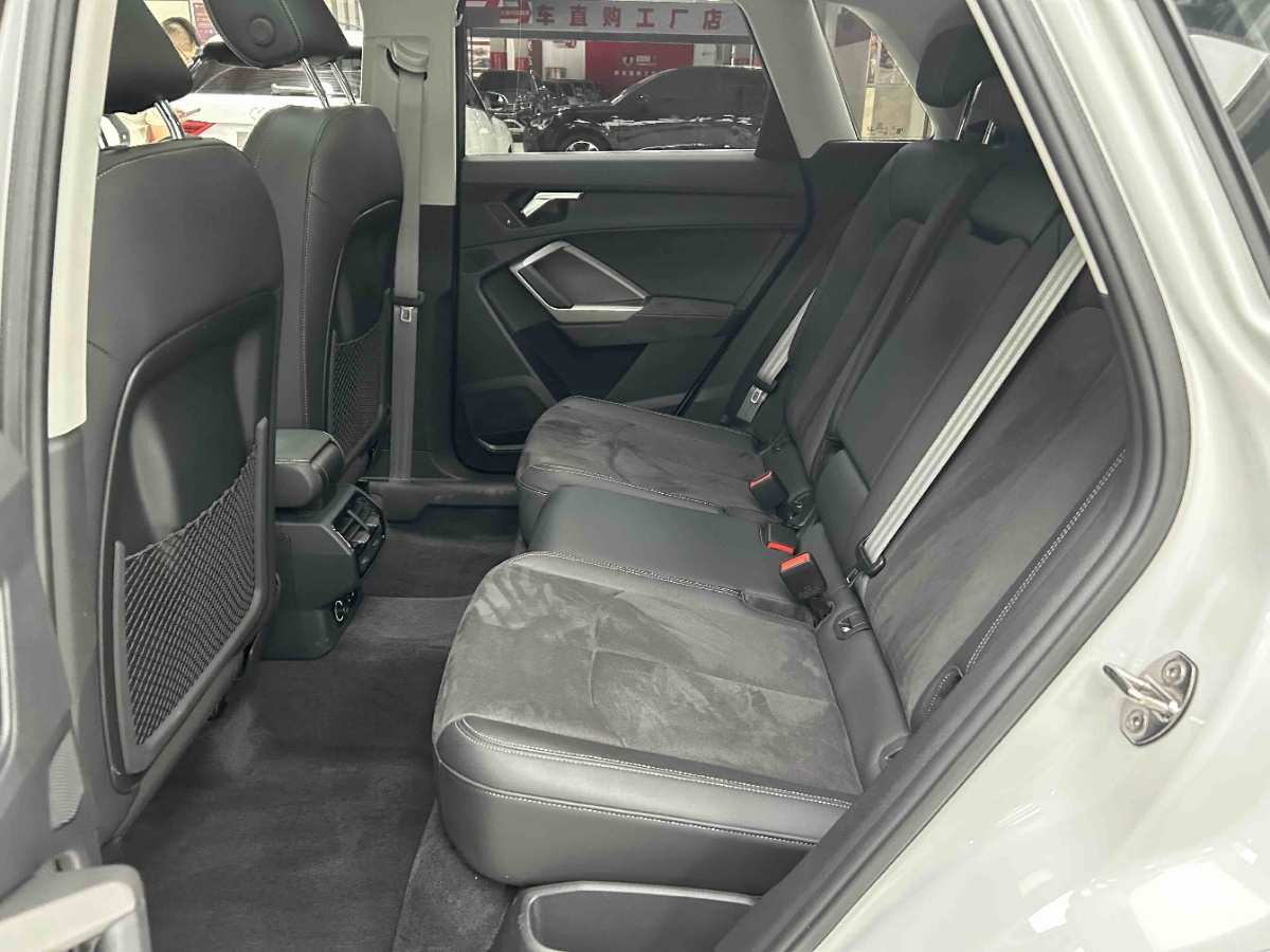 Audi Q3 2022 car image #2