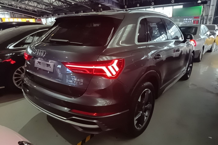 Audi Q3 2023 car image #7