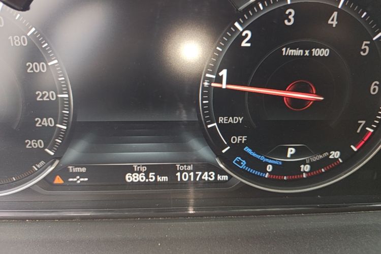 BMW 3 Series 2019 car image #12