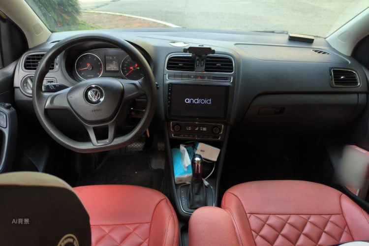 Volkswagen Polo 2015 car image #11