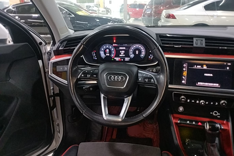 Audi Q3 2020 car image #11