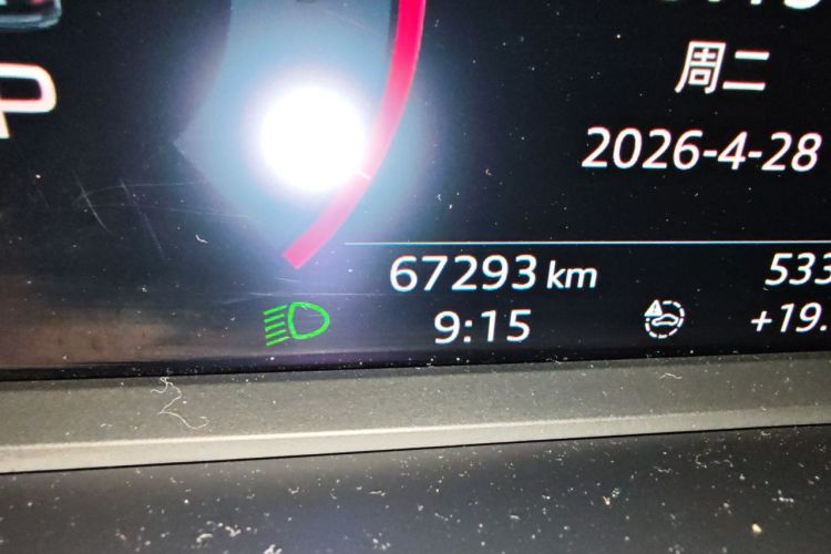 Audi Q3 2021 car image #8