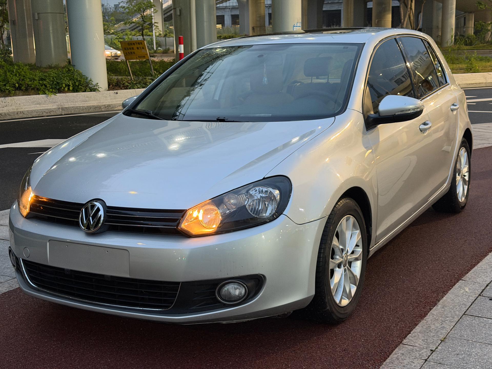 Volkswagen Golf 2010 Volkswagen Golf 2010 car image