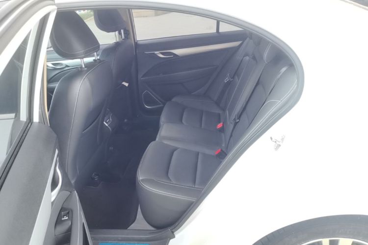 GEELY Emgrand 2019 #17 GEELY Emgrand 2019 car image #17
