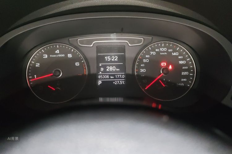 Audi Q3 2015 car image #13