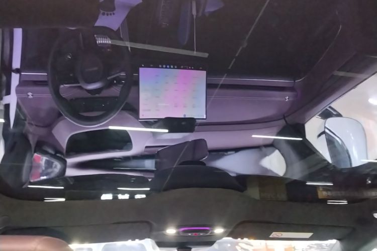 MI SU7 2025 immagine di auto #18
