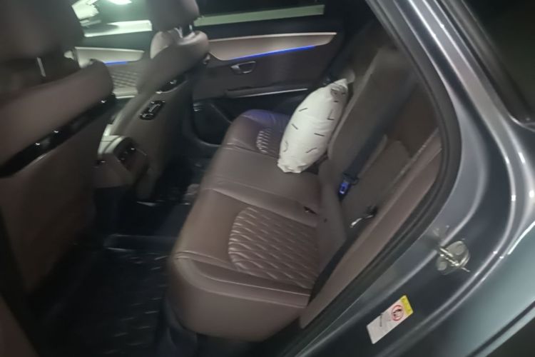 BYD Han 2023 car image #17