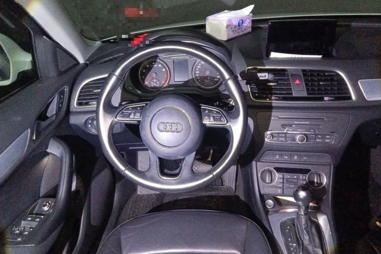 Audi Q3 2017 car image #12