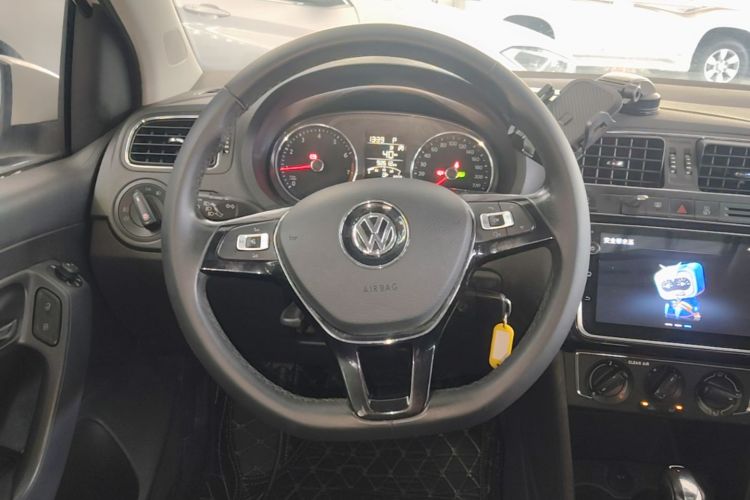 Volkswagen Polo 2018 car image #15
