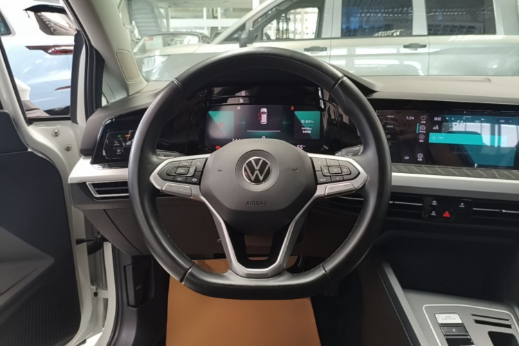 Volkswagen Golf 2021 car image #11