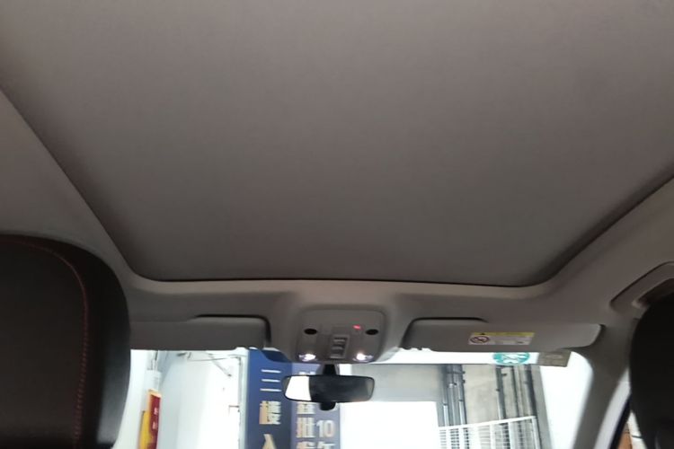 Audi Q3 2019 car image #18