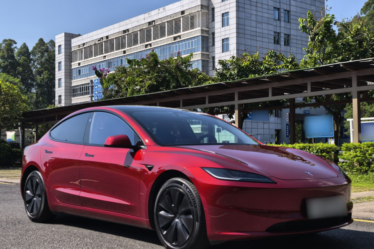 Tesla Model 3 2024 car image #4