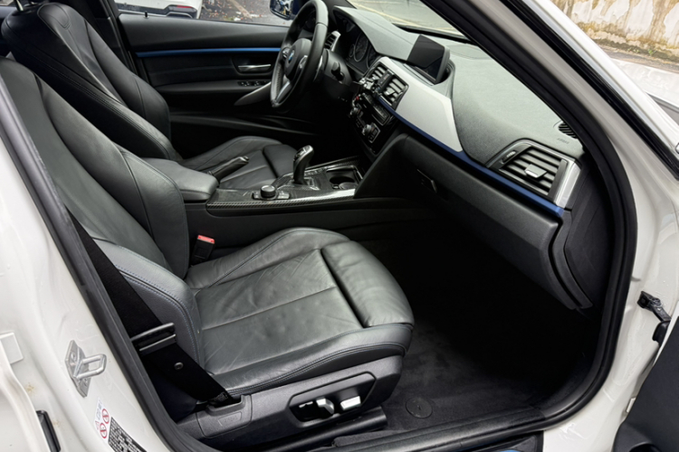 BMW 3 Series 2018 #14 BMW 3 Series 2018 car image #14