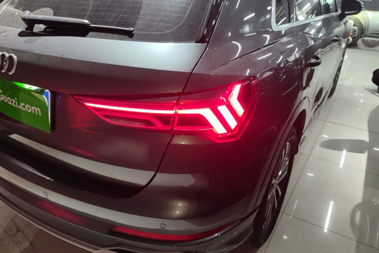 Audi Q3 2023 car image #8