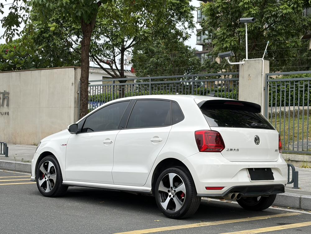 Volkswagen Polo 2015 car image #5