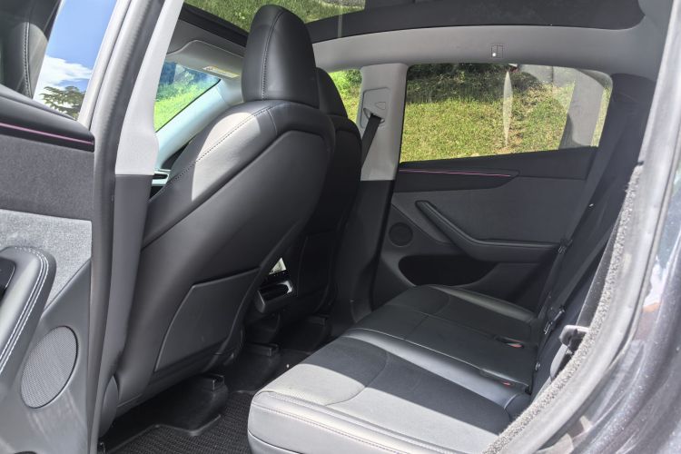 Tesla Model Y 2025 car image #12