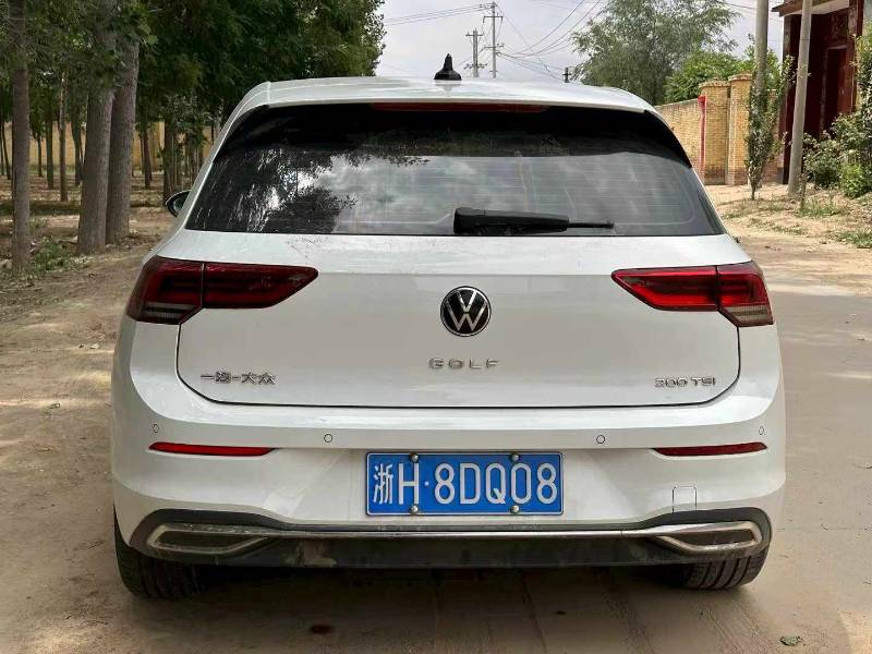 Volkswagen Golf 2023 car image #5