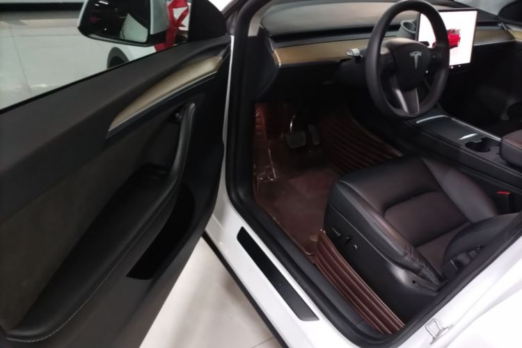 Tesla Model Y 2023 #16 Tesla Model Y 2023 car image #16
