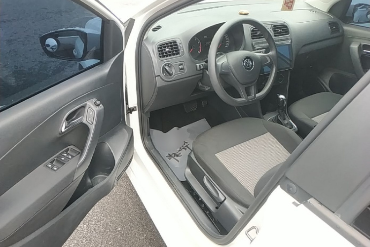 Volkswagen Polo 2018 #16 Volkswagen Polo 2018 car image #16