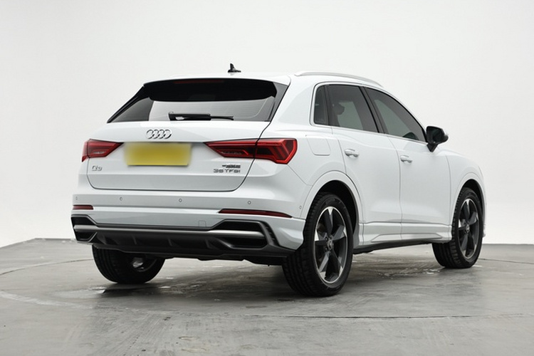 Audi Q3 2022 car image #8