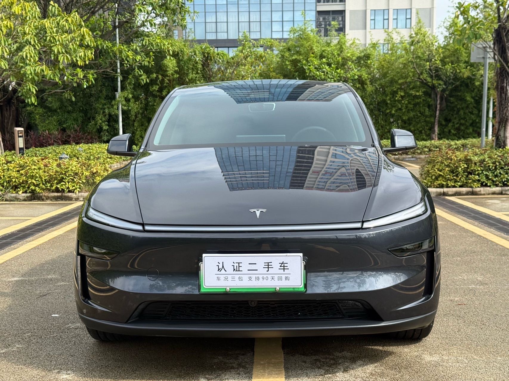 Tesla Model Y 2025 #2 Tesla Model Y 2025 car image #2