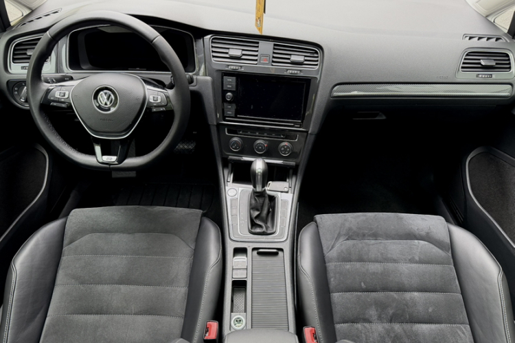 Volkswagen Golf 2019 car image #28
