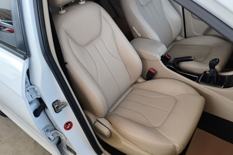 GEELY Emgrand 2017 car image #24