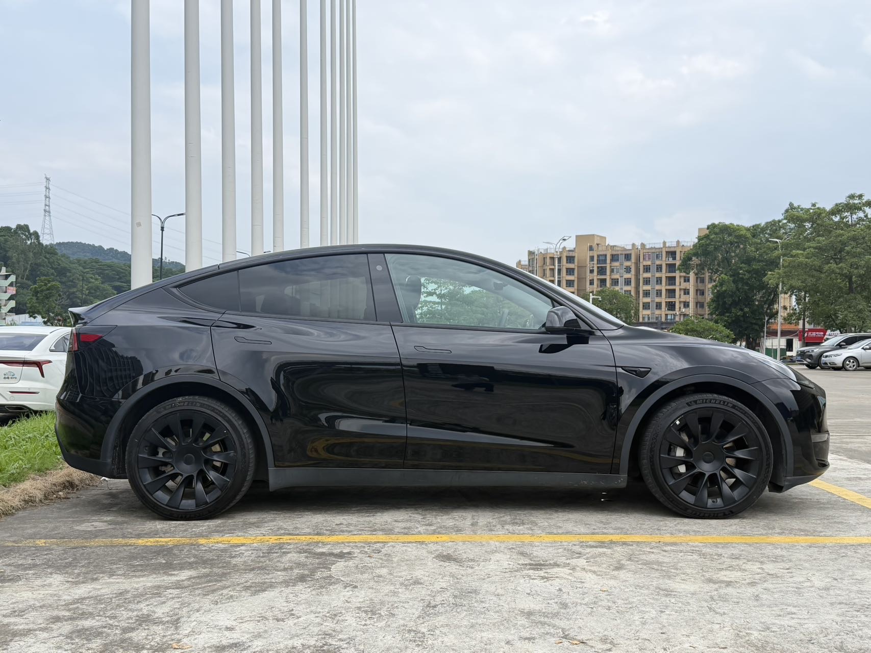 Tesla Model Y 2021 #10 Tesla Model Y 2021 car image #10