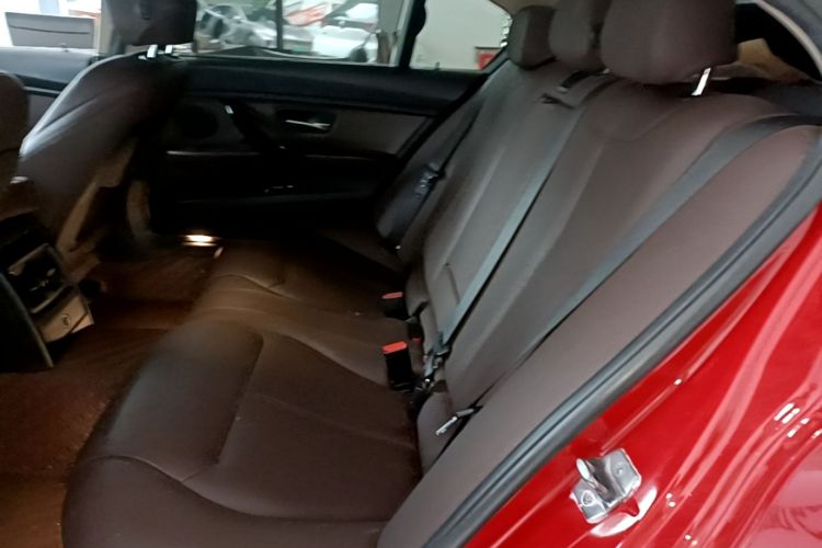 BMW 3 Series 2018 #19 BMW 3 Series 2018 car image #19