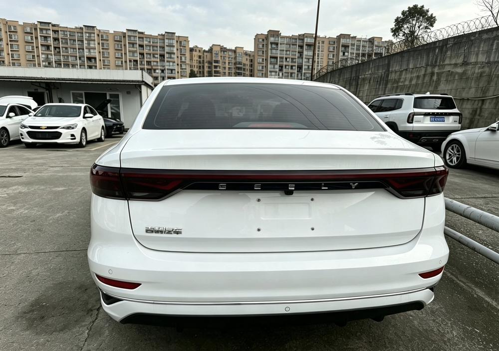 GEELY Emgrand 2023 изображение автомобиля #5