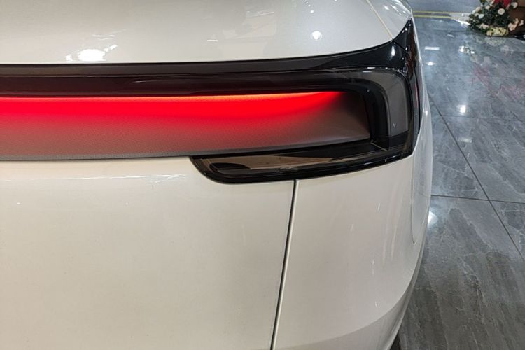 Tesla Model Y 2026 #8 Tesla Model Y 2026 car image #8