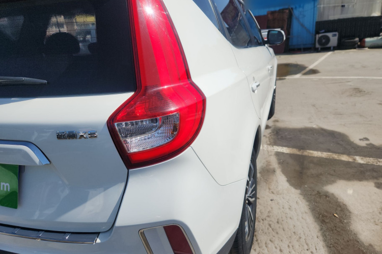 GEELY Vision X6 2018 immagine di auto #8