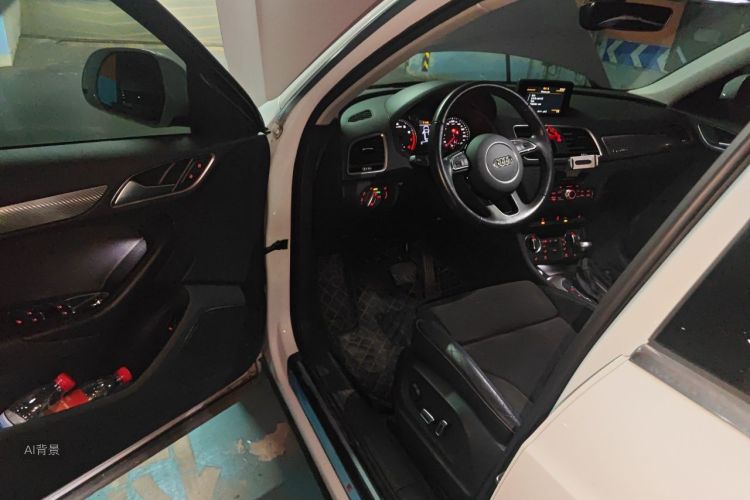 Audi Q3 2018 car image #18