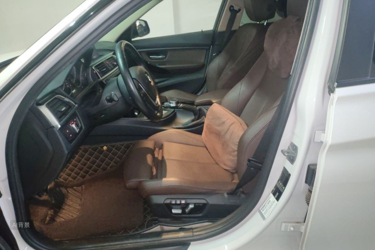 BMW 3 Series 2019 car image #17