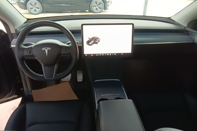 Tesla Model Y 2024 car image #10