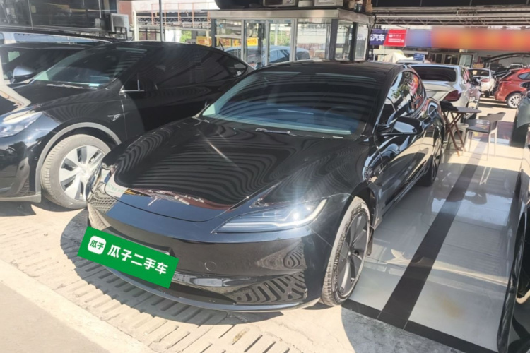 Tesla Model 3 2026 car image #2