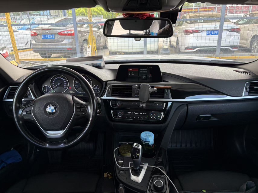 BMW 3 Series 2018 #8 BMW 3 Series 2018 car image #8