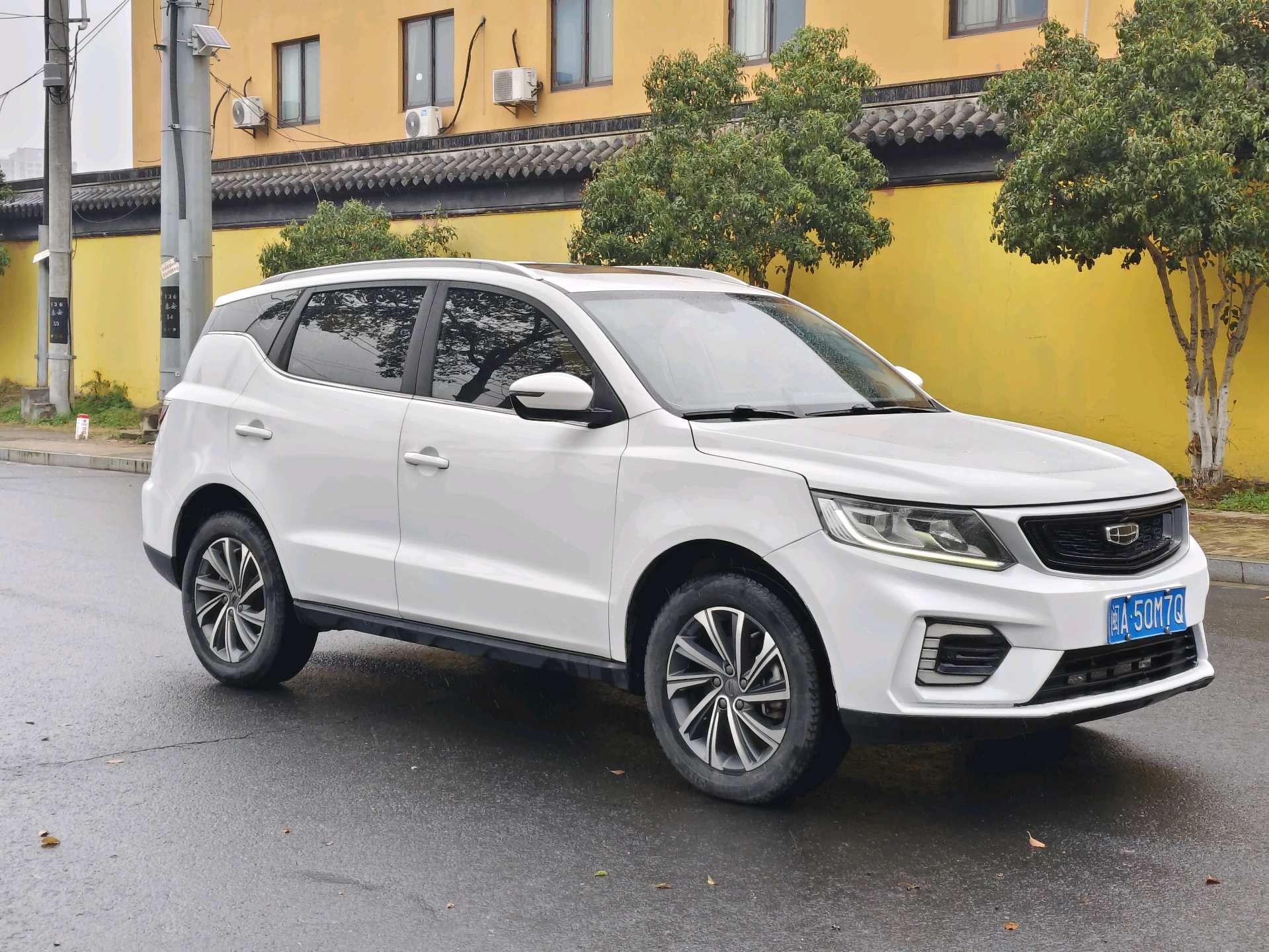 GEELY Vision X6 2020 car image #2