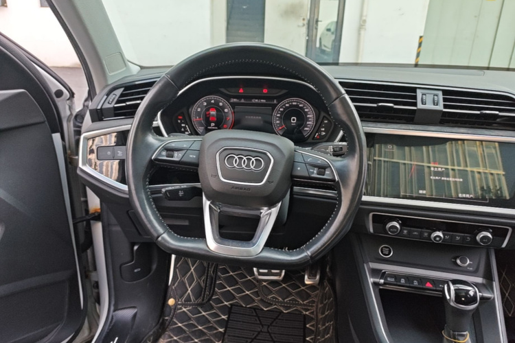 Audi Q3 2022 car image #12