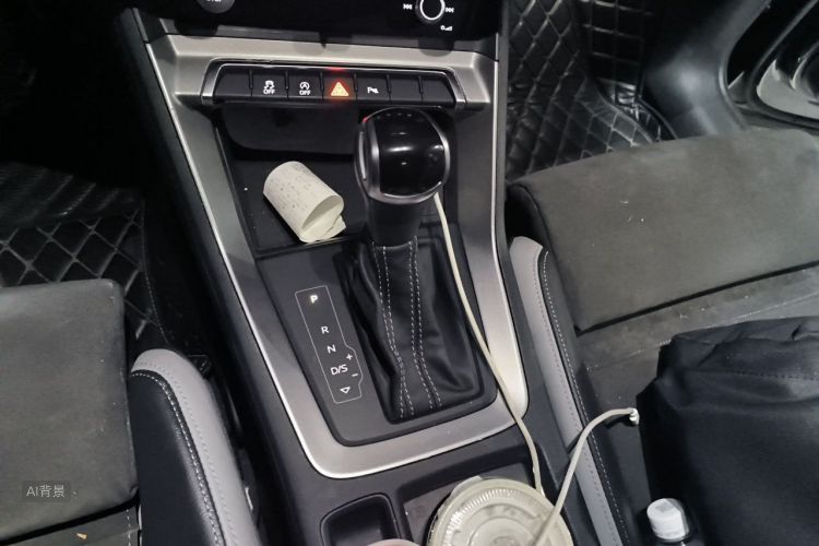 Audi Q3 2020 car image #16