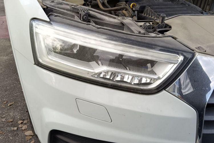 Audi Q3 2018 car image #8