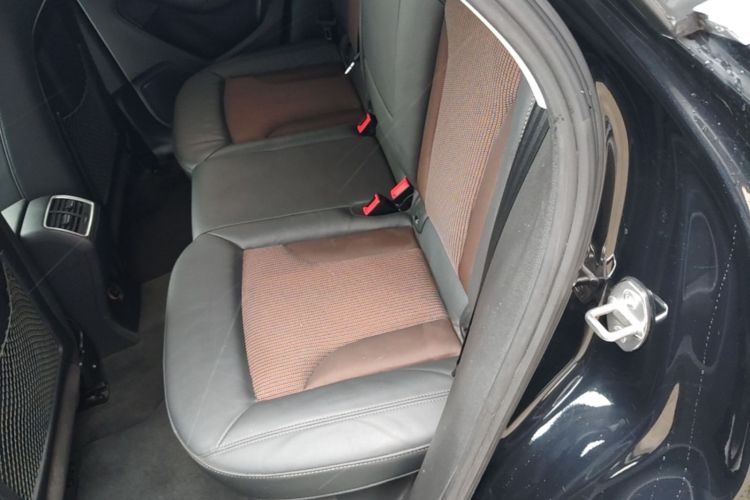 Audi Q3 2017 car image #17